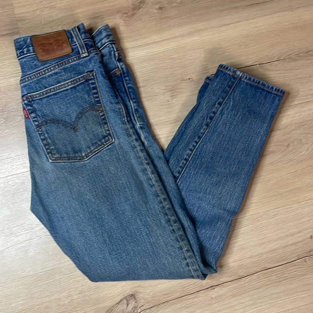 Levi's Blue Denim Jeans. size‎ 26. Leather Patch. Well Worn. - Picture 5 of 9